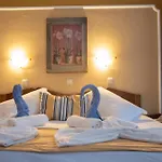 Nikos Studios 3*