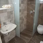 Nikos 3*
