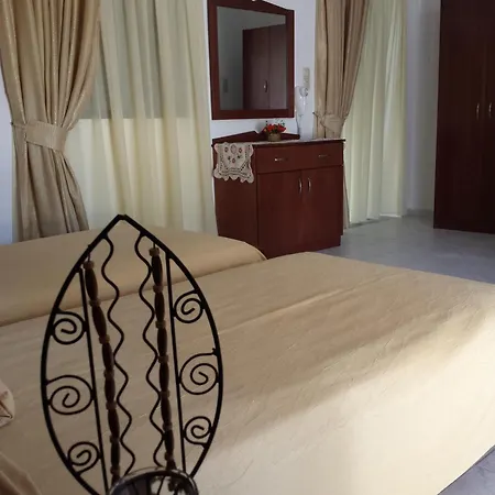 Nikos Studios Guest house *